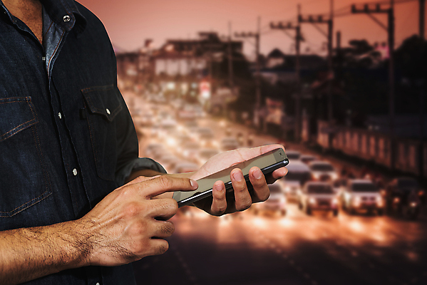 포토 JPG 해외이미지 백인 라이프스타일 손 남자 백그라운드 텍스트 통신 자동차 모바일 거리 세포 한명 사람 성인 빛 스마트폰 컬러풀 디지털 스크린 쪽지 터치 흰색 잡기 도시 메시지 중앙 야간 연결 무선전화기 전화기 스마트 보케 고립 문자메시지 터치스크린 해외포토 자연요소 서양인 1 육상교통 컬러 컨셉 모션 생활 신체부위 핸드폰 스마트기기 파일형식 이미지허브