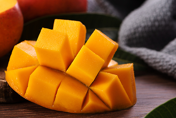 포토 JPG 해외이미지 스튜디오촬영 근접촬영 사람없음 목재 노란색 망고 해외포토 나무 뷰포인트 컬러 재료 실내 열대과일 파일형식 이미지허브