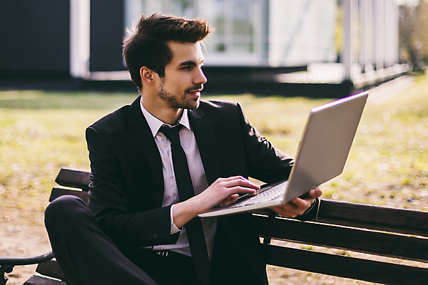 포토 JPG 해외이미지 라이프스타일 공원 남자 행복 인터넷 벤치 비즈니스 통신 자연 성공 무선통신 휴식 설계 한명 미소 앉기 정장 성인 야외 금융 노트북 컴퓨터 독서 햇빛 타이핑 잡기 도시 작업 비즈니스맨 우아함 전문직 명상 경영자 시티라이프 해외포토 직업 1 옷 공공시설 감정 컨셉 의자 모션 표정 사람 생활 경제 전자제품 태양 직장인 리더 생태계 파일형식 이미지허브