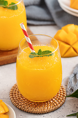 포토 JPG 해외이미지 스튜디오촬영 잔 쟁반 빨대 근접촬영 사람없음 목재 노란색 망고 망고주스 해외포토 나무 식기 뷰포인트 컬러 재료 실내 과일주스 열대과일 파일형식 이미지허브