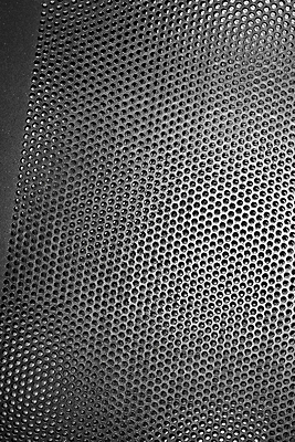 포토 JPG 해외이미지 모양 접시 디자인 산업 벽 백그라운드 패턴 벽지 표면 추상 사람없음 빛 반사 금속 검은색 힘 회색 추위 판넬 원형 그물 구멍 은색 천 철 질감 창살 무거움 시트 망사 백금 어려움 철강 세련 해외포토 도형 식기 컬러 무늬 재질 직물 무게 파일형식 이미지허브