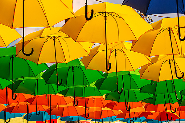 포토 JPG 해외이미지 디자인 로우앵글 추상 매달리기 사람없음 야외 장식 파란색 컬러풀 햇빛 노란색 맑음 올려보기 닫기 제조 질감 레이아웃 일렬 층 해외포토 뷰포인트 컬러 무늬 모션 날씨 태양 파일형식 이미지허브