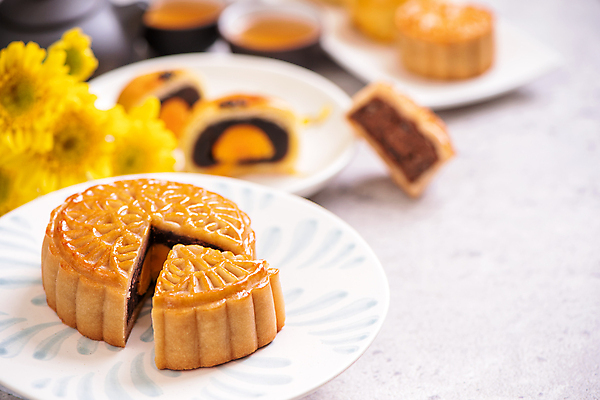 포토 JPG 해외이미지 디저트 실내 사람없음 아웃포커스 흰배경 월병 해외포토 음식 백그라운드 촬영기법 내부 과자 흰색 중국전통 파일형식 이미지허브