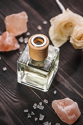 포토 JPG 해외이미지 꽃 실내 사람없음 뷰티 스파 오일 스파용품 입욕소금 나무배경 해외포토 식물 음식 백그라운드 내부 화장품 미용용품 오브젝트 소금 파일형식 이미지허브