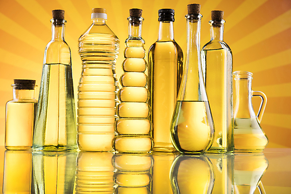 포토 JPG 해외이미지 유리병 실내 사람없음 반사 다양 식용유 올리브오일 노란배경 오일병 카놀라 해외포토 다수 백그라운드 병_용기 내부 노란색 기름_음식 파일형식 이미지허브