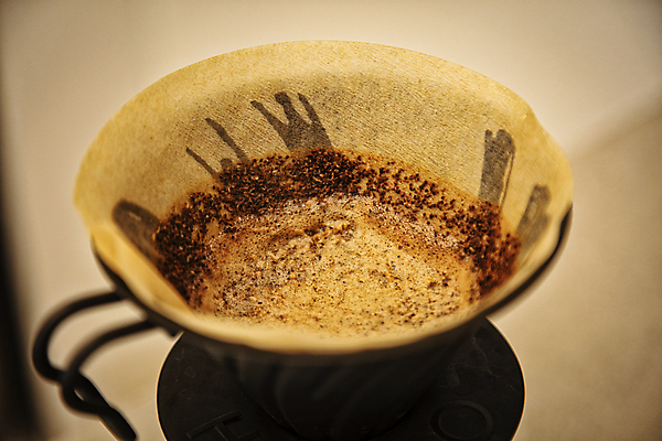 포토 JPG 커피 티타임 실내 근접촬영 사람없음 향기 드립커피 필터 베이지색배경 국내포토 음료 뷰포인트 백그라운드 휴식 내부 냄새 베이지색 파일형식