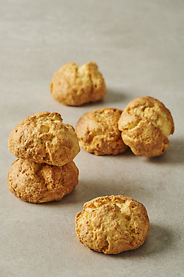 포토 JPG 스튜디오촬영 디저트 실내 사람없음 쌓기 여러개 달콤 스콘 베이지색배경 국내포토 음식 빵 다수 백그라운드 모션 내부 맛 베이지색 파일형식