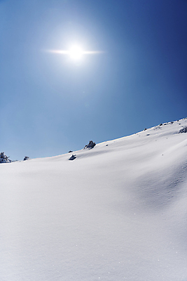 포토 JPG 주간 설경 겨울 하늘 사람없음 야외 햇빛 제주도 맑음 눈 한라산 겨울풍경 눈덮임 국내포토 자연요소 계절 컨셉 날씨 산 한국 풍경 태양 파일형식