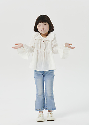 포토 JPG 스튜디오촬영 전신 응시 여자 어린이라이프 어린이 팔벌리기 한명 서기 손짓 소녀 앞모습 한국인 흰배경 의문 헷갈림 소녀한명만 국내포토 1 라이프스타일 시선 감정 뷰포인트 백그라운드 컨셉 모션 실내 사람 동양인 흰색 여자한명만 소녀만 파일형식