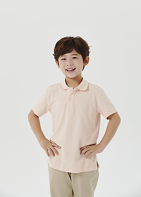 포토 JPG 스튜디오촬영 응시 남자 어린이라이프 어린이 허리손 한명 미소 소년 상반신 앞모습 한국인 흰배경 소년한명만 국내포토 1 라이프스타일 시선 뷰포인트 포즈 실내 표정 사람 동양인 흰색 남자한명만 소년만 파일형식 컬러 인종 내부 생활 남자만 어린이만