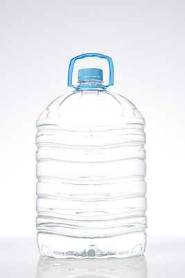 포토 JPG 스튜디오촬영 사람없음 사회이슈 흰배경 기름통 디젤 품절 요소수 국내포토 백그라운드 컨셉 실내 통 쇼핑 흰색 파일형식