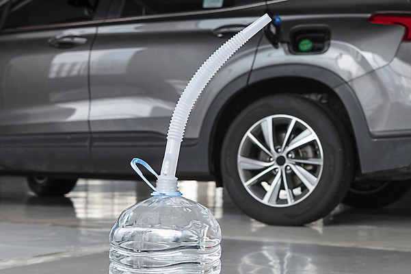 포토 JPG 주간 자동차 사람없음 야외 사회이슈 호스 주차장 기름통 디젤 이슈 주유구 요소수 국내포토 자연요소 육상교통 컨셉 통 파일형식