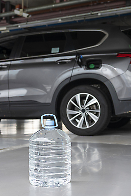 포토 JPG 주간 자동차 사람없음 야외 오염 사회이슈 매연 주차장 기름통 디젤 주유구 요소수 국내포토 자연요소 육상교통 컨셉 통 환경오염 파일형식