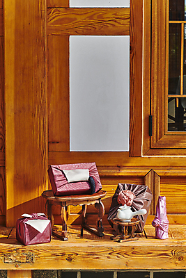 포토 JPG 주간 한국전통 명절 전통문화 선물포장 그림자 선물 사람없음 야외 선물상자 보자기 찻주전자 선물세트 소반 툇마루 명절선물 국내포토 자연요소 전통 기념일 문화 포장 탁자 주전자 한국 상자 마루_인테리어 파일형식 천_직물