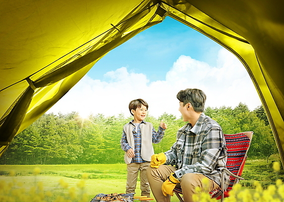 PSD 나무 구름 편집이미지 남자 꽃 아들 어린이 하늘 휴식 텐트 서기 미소 앉기 풍경 소년 상반신 성인 두명 연두색 30대 캠핑 한국인 아빠 따봉 화로 꼬치구이 부자지간 남자만 캠핑의자 이미지편집 자연요소 식물 그릇 컨셉 의자 가족 모션 레저 표정 캠핑도구 사람 동양인 초록색 장년 최고 꼬치 구이 파일형식