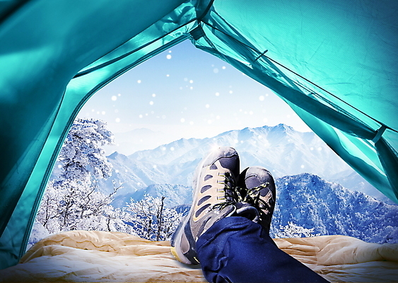 PSD 나무 편집이미지 하늘색 겨울 발 하늘 휴식 텐트 신체부위 이불 캠핑 다리꼬기 눈 등산화 눈내림 겨울풍경 설산 이미지편집 자연요소 식물 계절 신발 컨셉 침구 모션 레저 날씨 산 눈_날씨 캠핑도구 사람 풍경 파란색 등산용품 파일형식