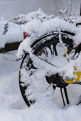포토 JPG 주간 설경 근접촬영 사람없음 야외 자전거 눈 자전거바퀴 겨울풍경 공유자전거 눈덮임 국내포토 자연요소 뷰포인트 컨셉 겨울 날씨 풍경 바이크 파일형식
