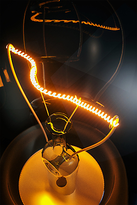 PSD 편집 편집이미지 비즈니스 전구 아이디어 사람없음 빛 3D 검은색 전기에너지 디지털합성 알전구 필라멘트 편집소스 편집3D 컬러 컨셉 에너지 파일형식