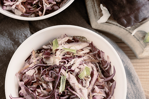 포토 JPG 해외이미지 전통 접시 음식 잎 다이어트 채소 재료 양파 건강 사람없음 가로 빨간색 초록색 주방 보라색 저녁식사 당근 흰색 신선 맛 상품 상추 허브 유기농 양배추 날것 슬라이스 서빙 건강식 점심식사 딜 무생채 채식주의자 핸드메이드 비건 맛있는 해외포토 식물 식기 웰빙 컬러 컨셉 뿌리채소 식사 채식 파일형식 이미지허브