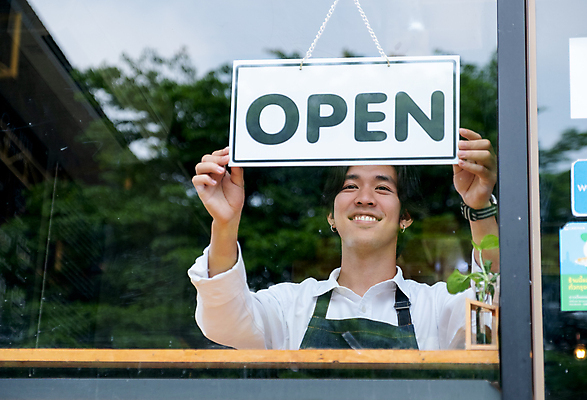 포토 JPG 해외이미지 직업 라이프스타일 배너 잡화 비즈니스 사업가 창문 노동자 간판 한명 야외 라벨 문 상점 식당 카페 정보 잡기 업무 오픈 변화 웨이터 심볼 직원 서비스 사인 환영 카페테리아 소매 주인 유지 되감기 중소기업 해외포토 1 컨셉 회사 모션 프레임 사람 생활 작업 파일형식 이미지허브