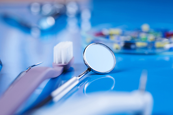 포토 JPG 해외이미지 사람없음 파란색 칫솔 치과용품 구강거울 해외포토 컬러 위생용품 의료용품 파일형식 이미지허브