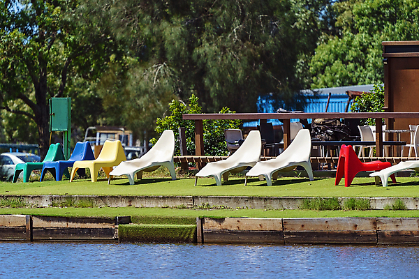 포토 JPG 해외이미지 라이프스타일 외관 공원 여행 의자 휴가 휴식 사람없음 야외 빨간색 초록색 물 컬러풀 노란색 흰색 휴게실 가장자리 호주 놀이터 수목 인공 해외포토 자연요소 공공시설 컬러 가구 컨셉 놀이 생활 오세아니아 둘레 파일형식 이미지허브