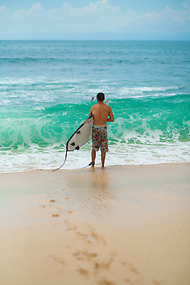 포토 JPG 해외이미지 1 라이프스타일 남자 수영복 행복 실루엣 모래 스포츠 파도 바다 여행 백그라운드 자연 휴가 건강 한명 사람 성인 취미 야외 물 여름 파란색 운동 태양 걷기 일출 흰색 서핑보드 서핑 서퍼 완벽 파라다이스 해외포토 자연요소 옷 계절 감정 컬러 컨셉 모션 운동선수 촬영기법 생활 노을 수상스포츠 보드_스포츠 생태계 파일형식 이미지허브