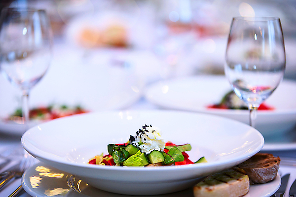 포토 JPG 해외이미지 라이프스타일 접시 안경 음식 빵 백그라운드 다이어트 채소 재료 치즈 건강 요리 사람없음 아웃포커스 빨간색 초록색 빛 식당 식사 저녁식사 샐러드 흰색 신선 닫기 정상 상추 먹기 유기농 내추럴 점심식사 바이탈 저지방 채식주의자 맛있는 해외포토 식기 웰빙 잡화 컬러 모션 유제품 촬영기법 생활 상점 기름_음식 채식 파일형식 이미지허브