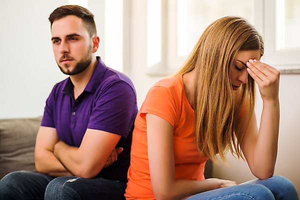 포토 JPG 해외이미지 라이프스타일 커플 여자 남자 감정 결혼 거실 데이트 관계 남편 주택 함께함 사랑 성인 두명 소파 슬픔 분노 짜증 아내 좌절 충돌 거절 싸움 공포 문제 불만 용서 말다툼 격파 불화 우울증 이혼 해외포토 컨셉 의자 모션 사람 이벤트 건물 생활 질병 파일형식 이미지허브