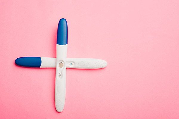 포토 JPG 해외이미지 라이프스타일 여자 어린이 선 백그라운드 컨셉 가족 탁자 엄마 미래 설계 실내 건강 사랑 사람없음 컬러풀 약 희망 줄무늬 임산부 임신 아기 닫기 결과 예측 확인 태교 긍정 고립 부정적 증상 카피스페이스 해외포토 감정 컬러 가구 무늬 의학 관계 모션 사람 내부 생활 공백 파일형식 이미지허브