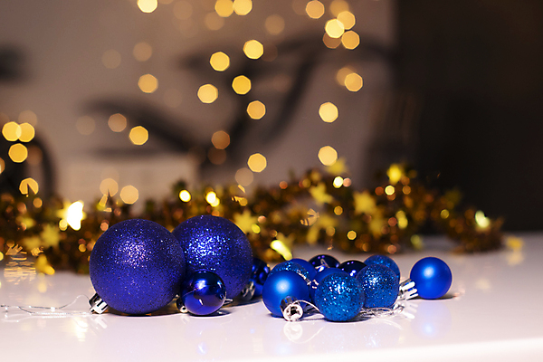 포토 JPG 해외이미지 전통 계절 행복 백그라운드 크리스마스 겨울 패턴 공 휴가 새로움 선물 사람없음 장식 파란색 빛 장난감 산타클로스 축제 화환 거품 장식볼 흰색 축하 인사 원형 화려 황금 클래식 12월 심볼 오브젝트 고립 여의주 해외포토 도형 기념일 꽃 감정 컬러 컨셉 무늬 예절 날짜 파일형식 이미지허브