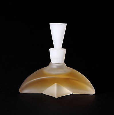 포토 JPG 해외이미지 백그라운드 유리 사람없음 뷰티 유행 검은색 화장품 투명 화려 액체 고급 컨테이너 향수 오브젝트 향기 냄새 아로마 분무기 향 고립 에센스 쾰른 해외포토 산업 컬러 컨셉 재질 독일 파일형식 이미지허브