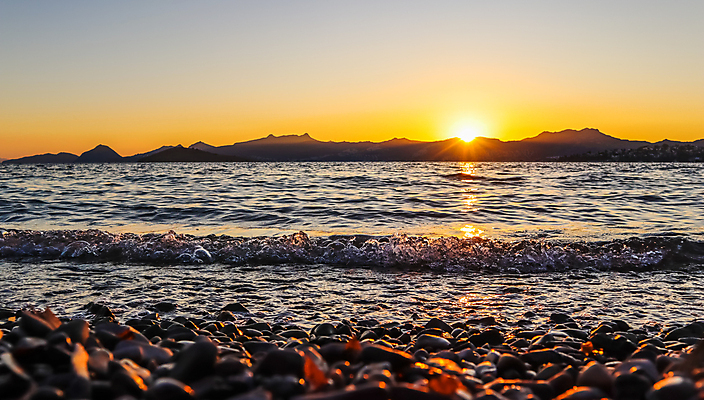 포토 JPG 해외이미지 파도 바다 섬 자연 하늘 사람없음 야외 태양 일출 지중해 해외포토 자연요소 노을 생태계 파일형식 이미지허브