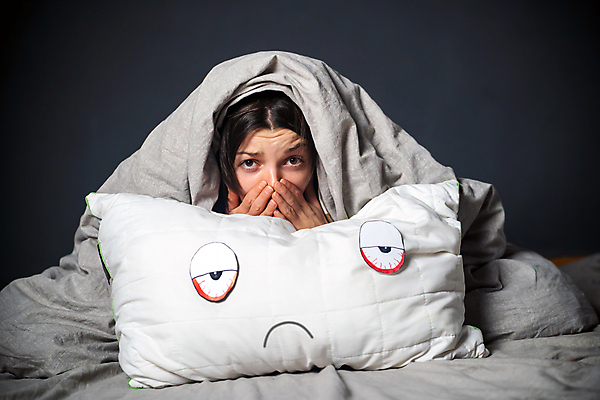 포토 JPG 해외이미지 백인 여자 감정 종이 얼굴 다이어트 베개 스트레스 건강 피곤 한명 사람 치료 빨간색 알약 약 건강관리 침실 덮개 침대 좌절 야간 고민 그림 두통 처방 문제 숨김 거짓말 불면증 악몽 우울증 증상 해외포토 자연요소 서양인 1 컬러 가구 컨셉 의학 침구 관리 신체부위 뚜껑 질병 파일형식 이미지허브