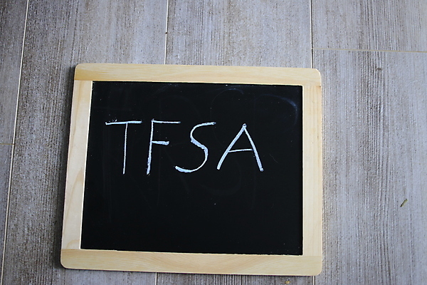 포토 JPG 해외이미지 여행 백그라운드 컨셉 돈 캐나다 비즈니스 통신 성공 사랑 사람없음 옆모습 그래픽 금융 경제 동전 저축 계산기 정보 달력 흰색 절약 재산 4월 은퇴 심볼 서식 문서 투자 이익 가치 회계 고립 세금 수입 전국 정부 해외포토 감정 뷰포인트 컬러 북아메리카 문구용품 장비 날짜 파일형식 이미지허브