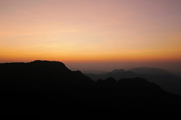 포토 JPG 해외이미지 계절 공원 여행 백그라운드 자연 하늘 아침 산 사람없음 야외 빛 컬러풀 햇빛 태양 일출 골짜기 계곡 황혼 일몰 새벽 하이킹 안개 저녁 숲 언덕 장면 천국 내추럴 절정 해외포토 주간 자연요소 공공시설 컬러 레저 날씨 노을 야간 생태계 파일형식 이미지허브