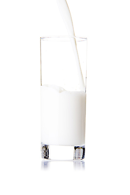 포토 JPG 해외이미지 음료 음식 포즈 백그라운드 컨셉 다이어트 재료 모션 유리 건강 사람없음 빛 반사 거품 흐름 우유 추위 흰색 신선 액체 붓기 떨어짐 아침식사 상품 먹기 크림 내추럴 점심식사 고립 단백질 칼슘 스플래쉬 해외포토 컬러 재질 유제품 식사 영양소 파일형식 이미지허브