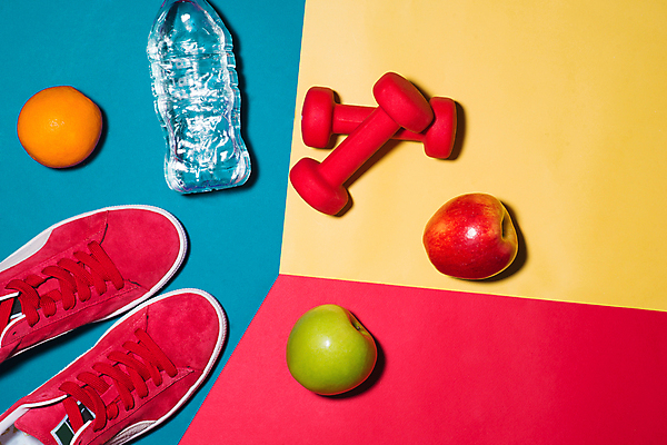 포토 JPG 해외이미지 백그라운드 운동화 오렌지 사람없음 물 아령 사과 물병 파란배경 노란배경 빨간배경 해외포토 자연요소 신발 과일 빨간색 파란색 노란색 물통 파일형식 이미지허브