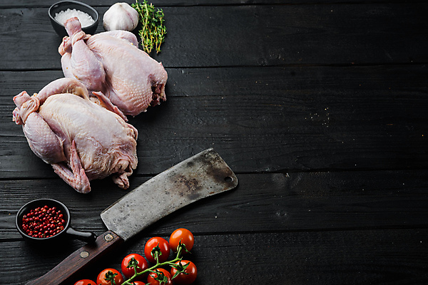 포토 JPG 해외이미지 그릇 실내 마늘 사람없음 하이앵글 닭고기 신선 날것 소금 후추 식칼 백리향 생닭 카피스페이스 나무배경 해외포토 식기 뷰포인트 백그라운드 채소 주방용품 육류 내부 공백 닭 향신료 파일형식 이미지허브