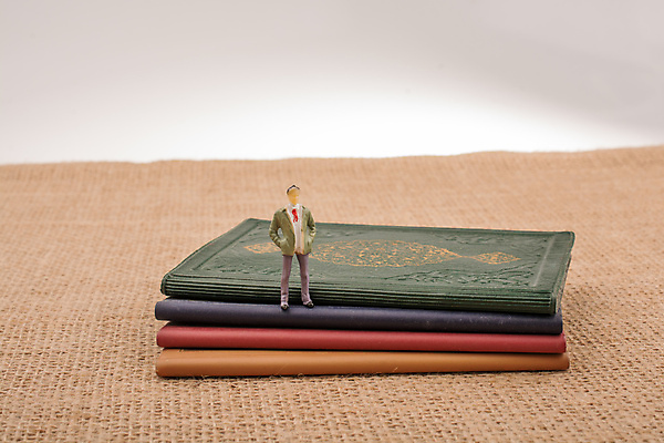 포토 JPG 해외이미지 실내 사람없음 다이어리 미니어처 인물미니어처 갈색배경 해외포토 백그라운드 내부 갈색 모형 사무용품 파일형식 이미지허브