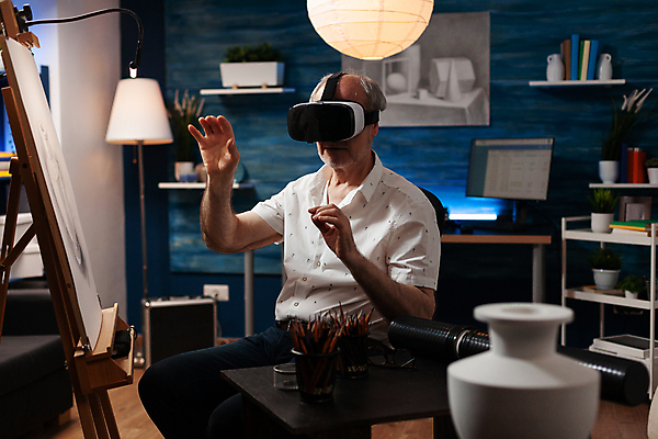 포토 JPG 해외이미지 백인 할아버지 노년 남자 실내 한명 앉기 상반신 옆모습 그리기 이젤 가상현실 노인남자한명만 오큘러스 VR기기 해외포토 서양인 1 뷰포인트 모션 사람 성인 내부 기계 미술도구 남자한명만 노인남자만 파일형식 이미지허브