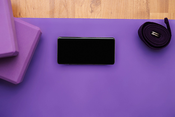 포토 JPG 해외이미지 라이프스타일 스포츠 백그라운드 요가 모바일 휴식 건강 사람없음 가로 스마트폰 핸드폰 운동 디지털 스크린 보라색 공백 블록 장비 매트 어플리케이션 전화기 스마트 연습 명상 체육관 스트랩 필라테스 카피스페이스 해외포토 웰빙 컬러 컨셉 생활 전자제품 스마트기기 파일형식 이미지허브