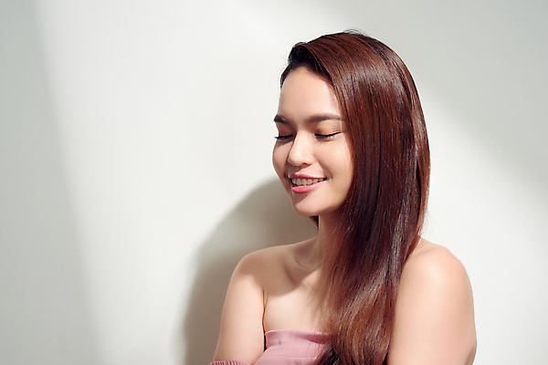 포토 JPG 해외이미지 여자 실내 한명 동양인 상반신 성인 옆모습 뷰티 눈감음 흰배경 성인여자한명만 해외포토 1 뷰포인트 백그라운드 모션 사람 인종 내부 흰색 여자한명만 성인여자만 파일형식 이미지허브