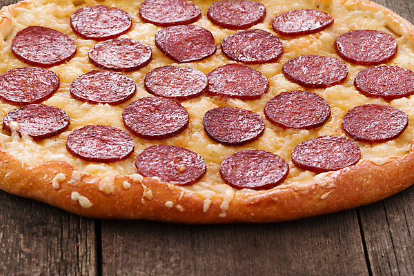 포토 JPG 해외이미지 전통 음식 조각 토마토 채소 재료 치즈 피자 패스트푸드 요리 사람없음 목재 식사 저녁식사 이탈리아 껍질 시골 최고 굽기 허브 올리브 햄 후추 바질 살라미 해외포토 나무 식물 열매 유럽 유제품 서양음식 육류 인스턴트 구이 향신료 파일형식 이미지허브