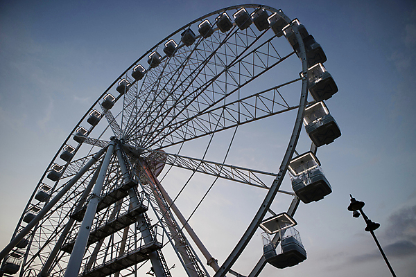 포토 JPG 해외이미지 주간 가로등 하늘 풍경 사람없음 야외 이탈리아 큼 대관람차 해외포토 자연요소 공공시설 유럽 놀이기구 크기 파일형식 이미지허브
