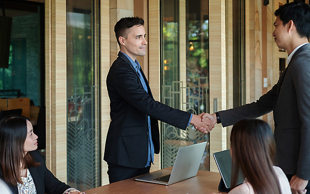 포토 JPG 해외이미지 직업 손 남자 행복 컨셉 회사 비즈니스 통신 성공 협력 악수 함께함 관리 사람 여러명 금융 사무실 믿음 우정 거래 축하 인사 업무 비즈니스맨 그룹 계약 환영 획득 떨림 경영 동의 존경 해외포토 감정 다수 모션 손짓 신체부위 경제 친구 예절 작업 직장인 파일형식 이미지허브