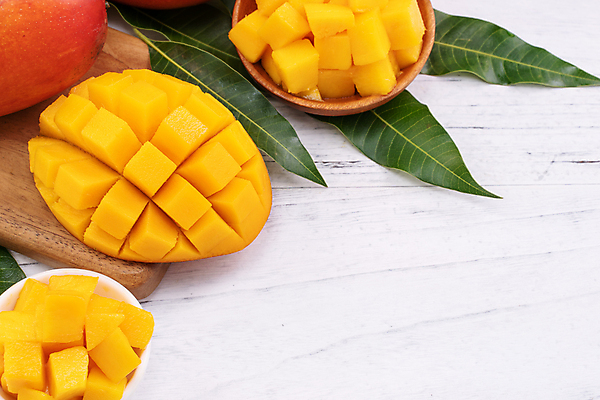 포토 JPG 해외이미지 스튜디오촬영 그릇 나뭇잎 쟁반 사람없음 목재 노란색 망고 해외포토 나무 식기 컬러 잎 재료 실내 열대과일 파일형식 이미지허브