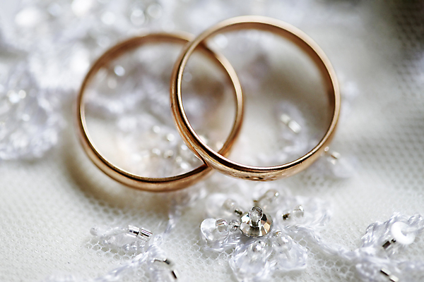 포토 JPG 해외이미지 결혼 2 사람없음 파티 흰색 반지 황금 고급 작음 천 심볼 해외포토 레이스천 컬러 컨셉 장신구 이벤트 직물 크기 파일형식 이미지허브