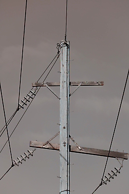 포토 JPG 해외이미지 선 하늘 사람없음 야외 파란색 환경 사진촬영 힘 전선 기둥 연결 큼 전화기 전염 철사 봉 긴장 조이기 해외포토 건축 감정 컬러 모션 촬영 질병 크기 감염 파일형식 이미지허브