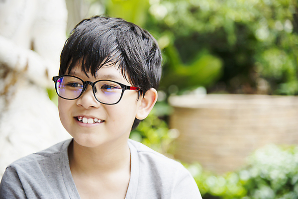 포토 JPG 해외이미지 1 라이프스타일 헤어스타일 공원 남자 행복 감정 안경 얼굴 어린이 남학생 백그라운드 태국 건강 한명 사람 동양인 소년 초록색 머리 기쁨 흰색 표현 달콤 치아 작음 싱글 긍정 해외포토 학생 잡화 공공시설 아시아 컬러 컨셉 인종 생활 신체부위 소화기관 맛 크기 파일형식 이미지허브